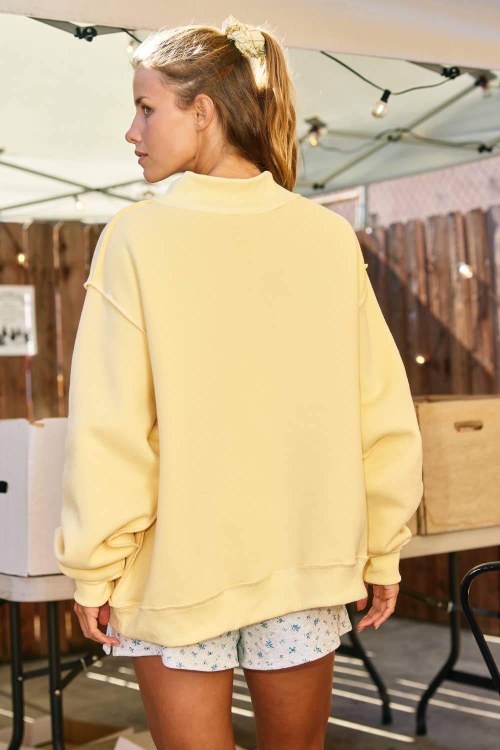IT2594-DILLYDALLY | 'DILLY DALLY' Mockneck Sweatshirt