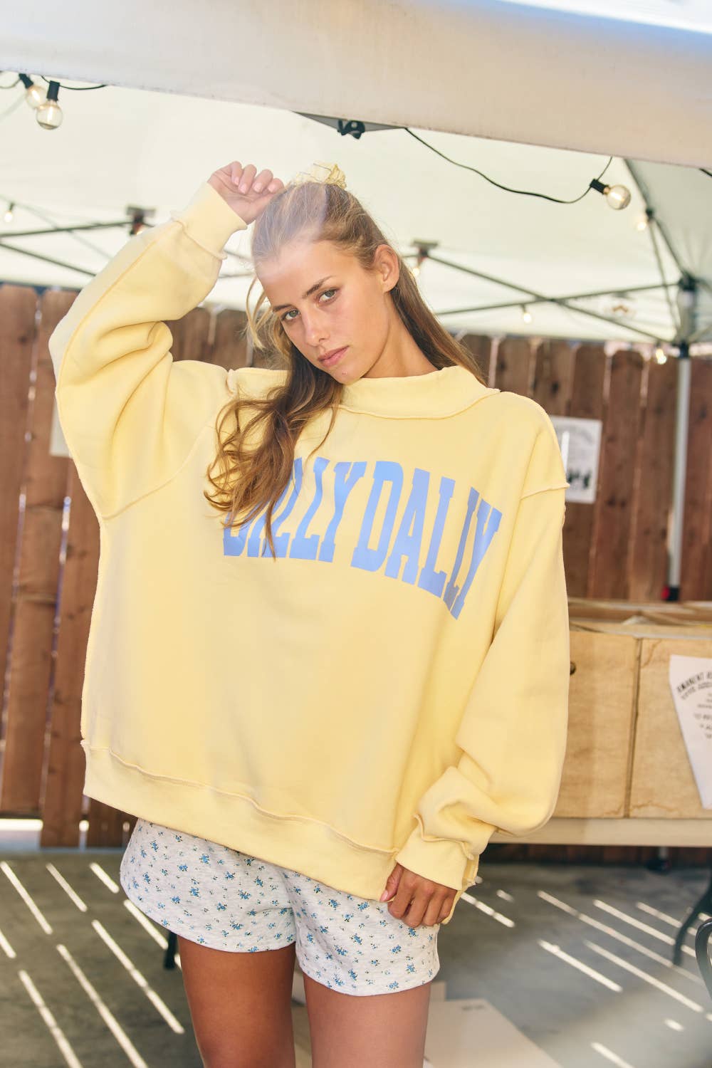 IT2594-DILLYDALLY | 'DILLY DALLY' Mockneck Sweatshirt