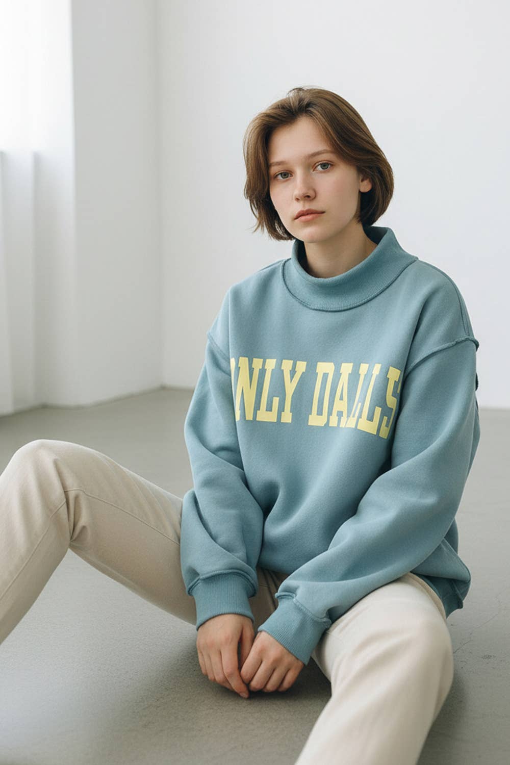 IT2594-DILLYDALLY | 'DILLY DALLY' Mockneck Sweatshirt