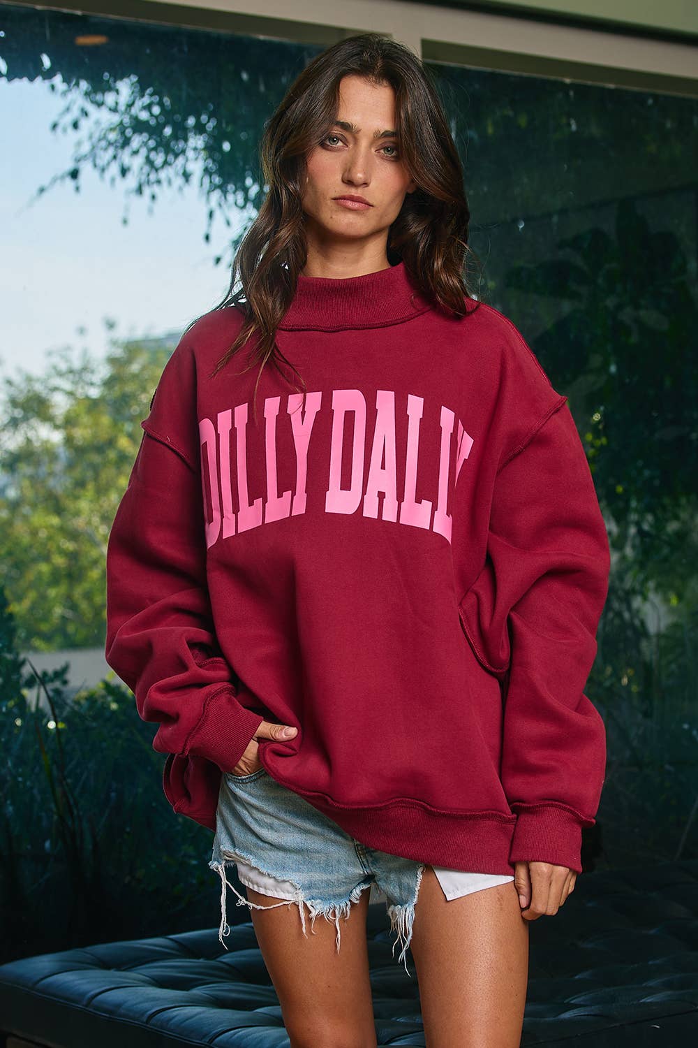 IT2594-DILLYDALLY | 'DILLY DALLY' Mockneck Sweatshirt