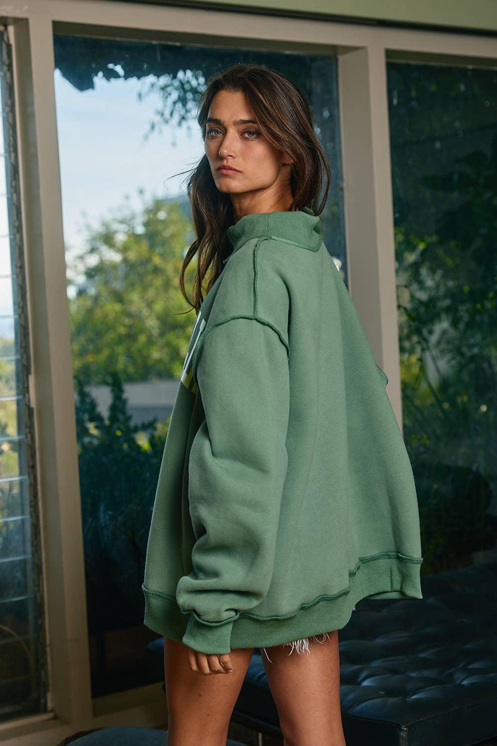 IT2594-DILLYDALLY | 'DILLY DALLY' Mockneck Sweatshirt
