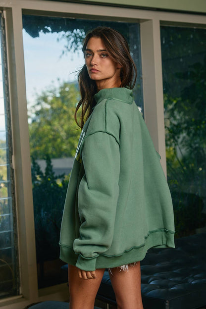 IT2594-DILLYDALLY | 'DILLY DALLY' Mockneck Sweatshirt