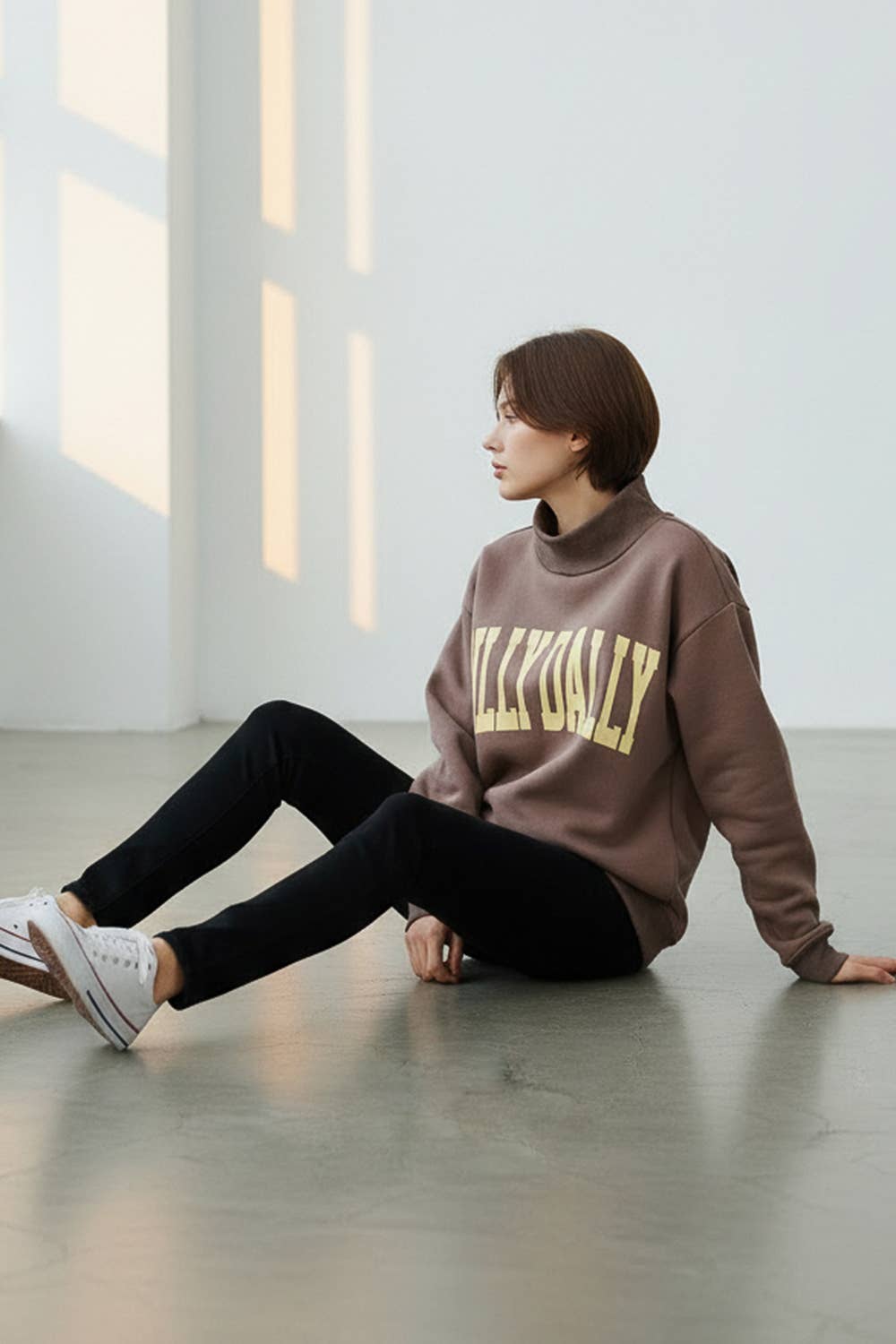 IT2594-DILLYDALLY | 'DILLY DALLY' Mockneck Sweatshirt