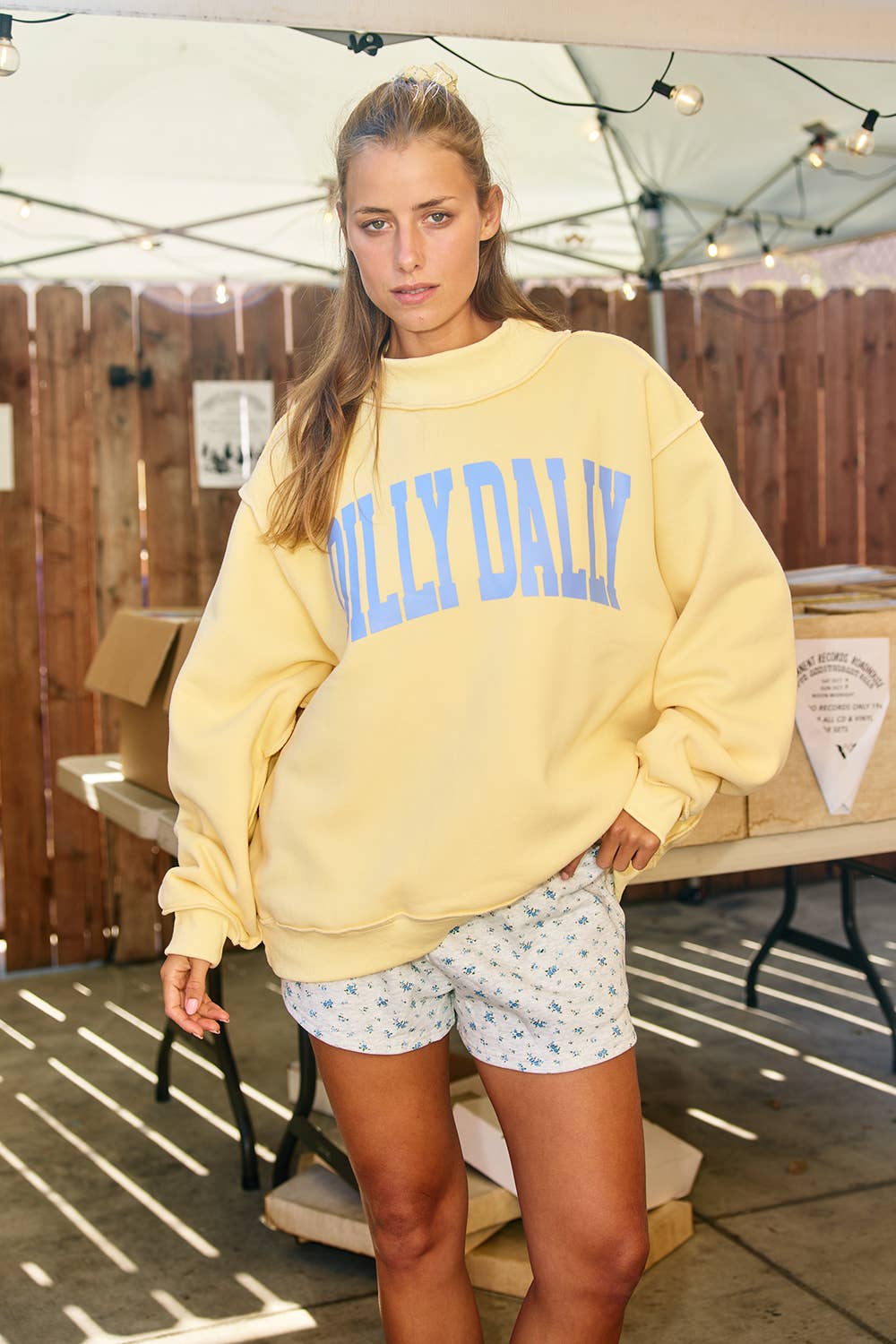 IT2594-DILLYDALLY | 'DILLY DALLY' Mockneck Sweatshirt