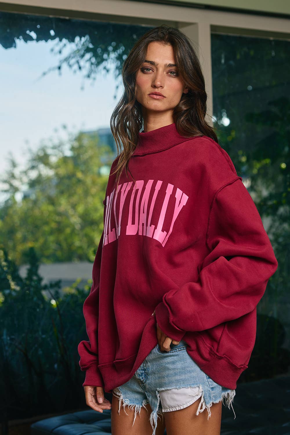 IT2594-DILLYDALLY | 'DILLY DALLY' Mockneck Sweatshirt
